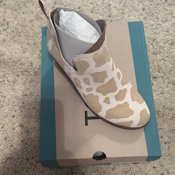 Toms Tan and Cream Ankle Boots - Picture 1 of 5